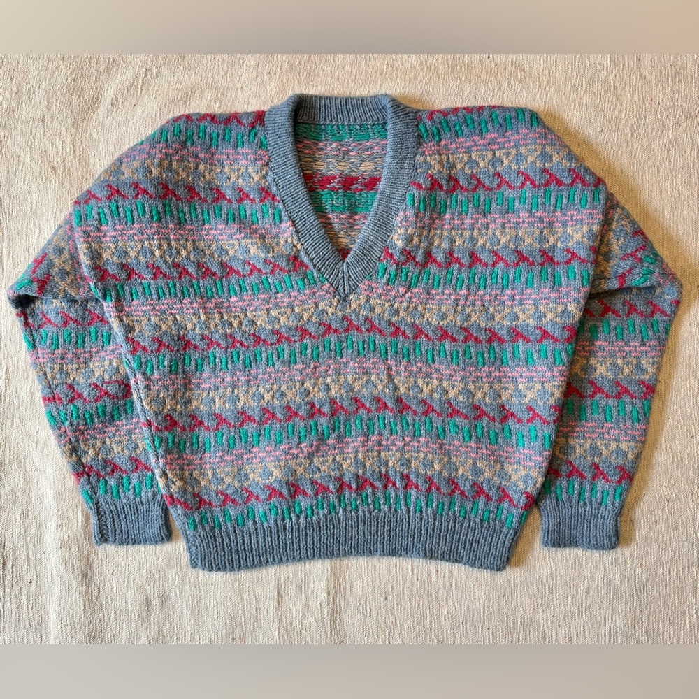 Vintage V-Neck Patterned Sweater in Light Blue, Pink and Teal